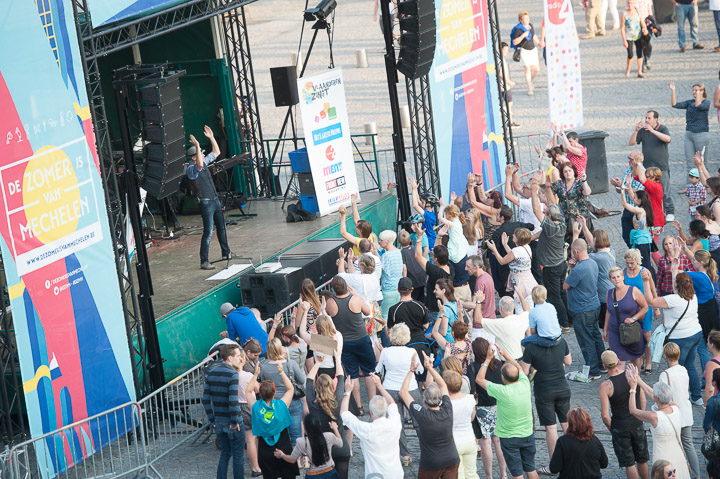 Wim Leys - Vlaanderen Zingt @ Grote Markt Mechelen, foto 19, foto's door Dimitri Vanlommel - FrontView Magazine