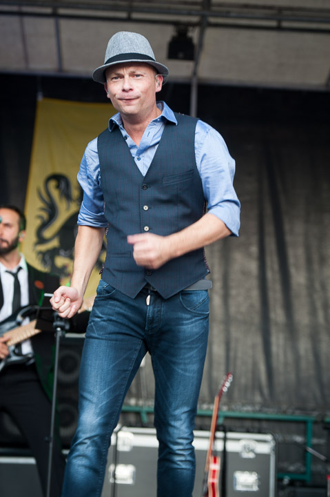 Wim Leys - Vlaanderen Zingt @ Grote Markt Mechelen, foto 21, foto's door Dimitri Vanlommel - FrontView Magazine