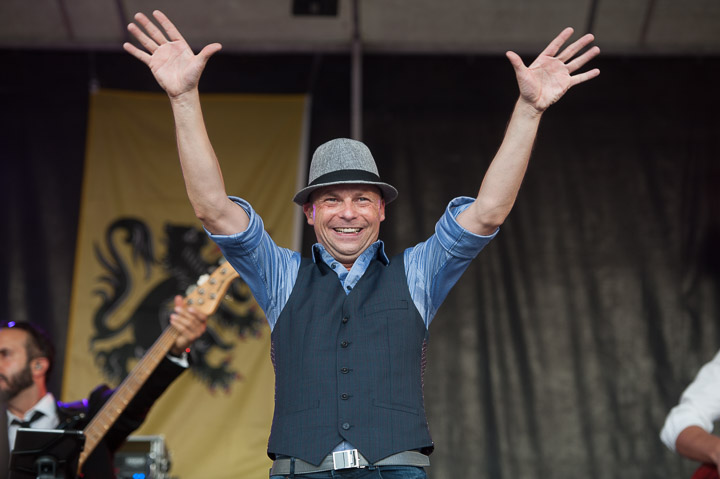 Wim Leys - Vlaanderen Zingt @ Grote Markt Mechelen, foto 25, foto's door Dimitri Vanlommel - FrontView Magazine