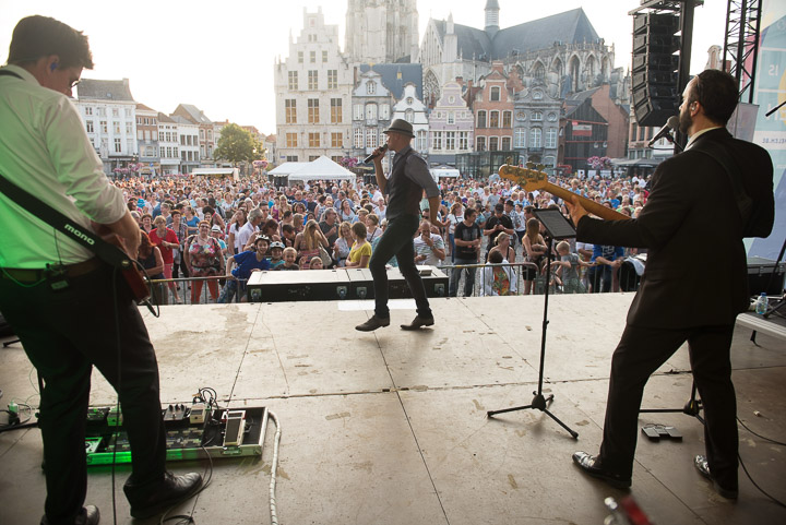 Wim Leys - Vlaanderen Zingt @ Grote Markt Mechelen, foto 45, foto's door Dimitri Vanlommel - FrontView Magazine