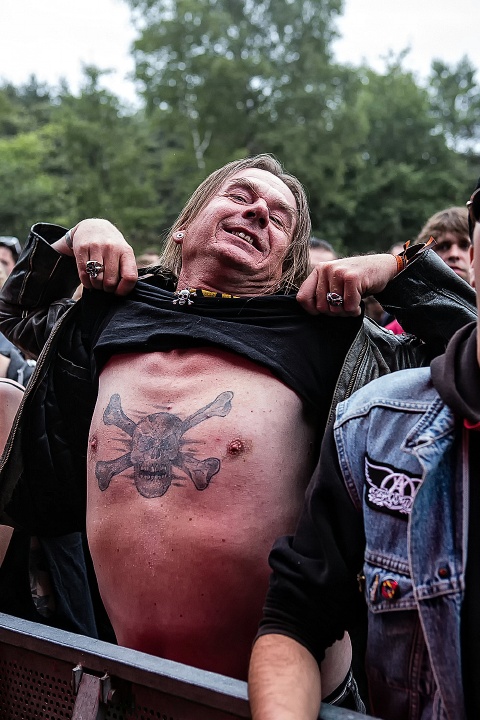 Sfeer en publiek @ Sjock Rock 2015, foto 20, foto's door Edwin Houdevelt - FrontView Magazine