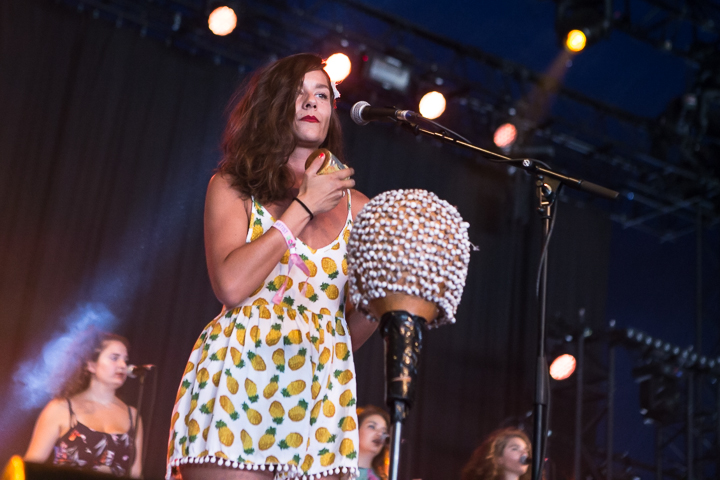 FùGù Mango meets Binti @ Dour 2015, picture 4, photographed by Dorien Goetschalckx - FrontView Magazine