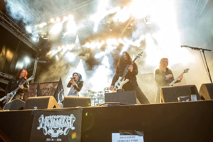 Arch Enemy @ DynamoMetal Fest 2015, foto 10, foto's door Edwin Houdevelt - FrontView Magazine