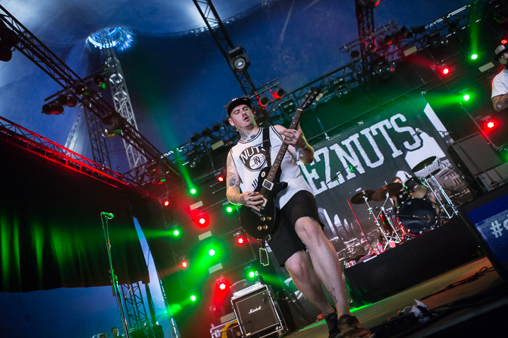Deez Nuts @ Dour 2015, foto 10, foto's door Dorien Goetschalckx - FrontView Magazine