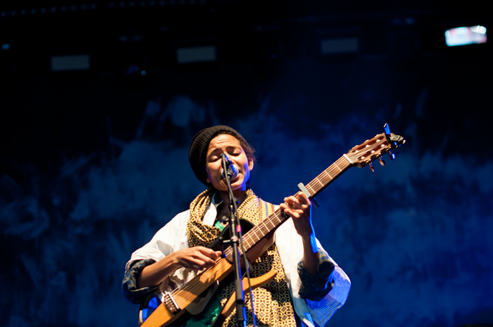 Nneka @ Dour 2015, picture 7, photographed by Magali Decamps - FrontView Magazine