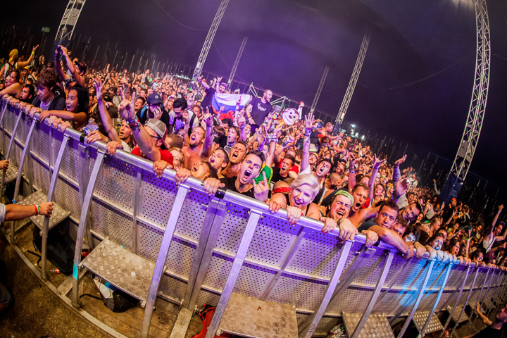 Little Big @ Dour 2015, foto 8, foto's door Dorien Goetschalckx - FrontView Magazine