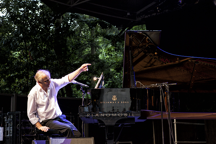 Wim Mertens Ensemble @ Openlucht theater Rivierenhof, picture 9, photographed by Frank Lambrechts - FrontView Magazine