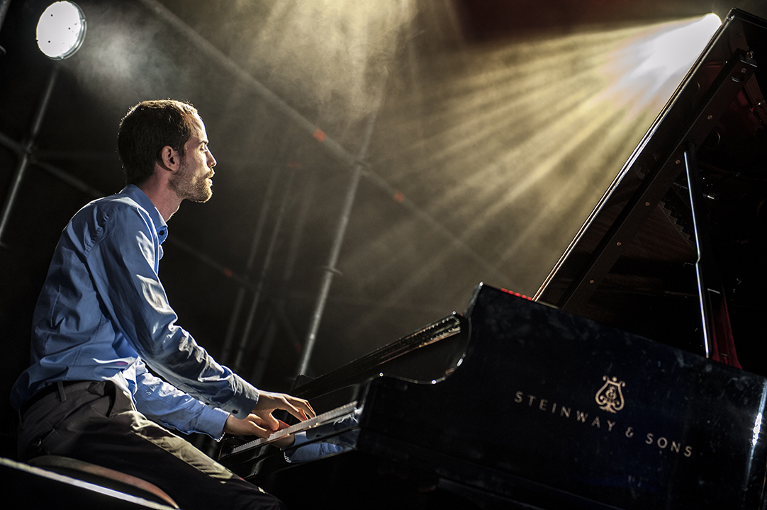 Avishai Cohen Trio @ M-idzomer Leuven dag 2 - Jazz, picture 4, photographed by Bart Scholliers - FrontView Magazine