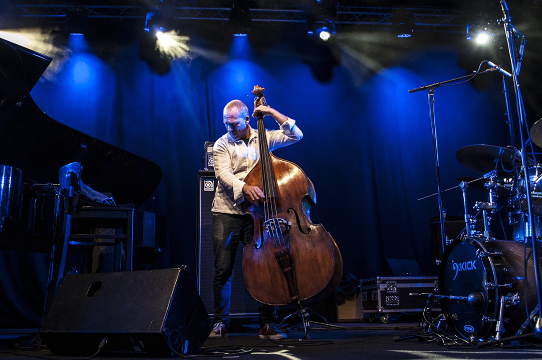 Avishai Cohen Trio @ M-idzomer Leuven dag 2 - Jazz, picture 6, photographed by Bart Scholliers - FrontView Magazine