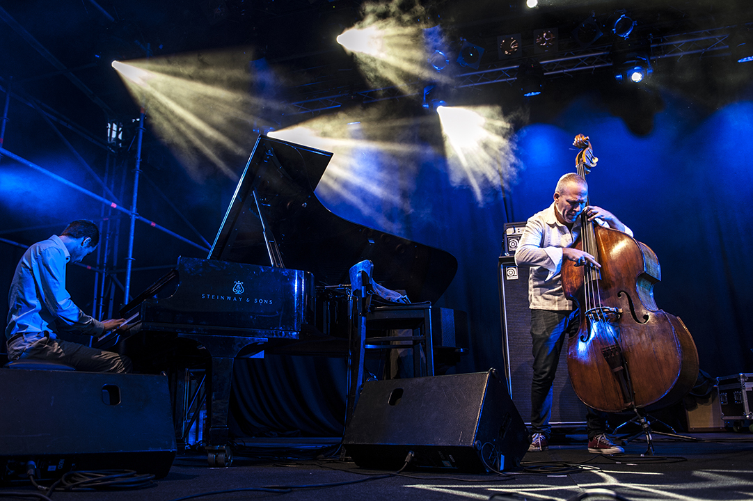 Avishai Cohen Trio @ M-idzomer Leuven dag 2 - Jazz, picture 11, photographed by Bart Scholliers - FrontView Magazine