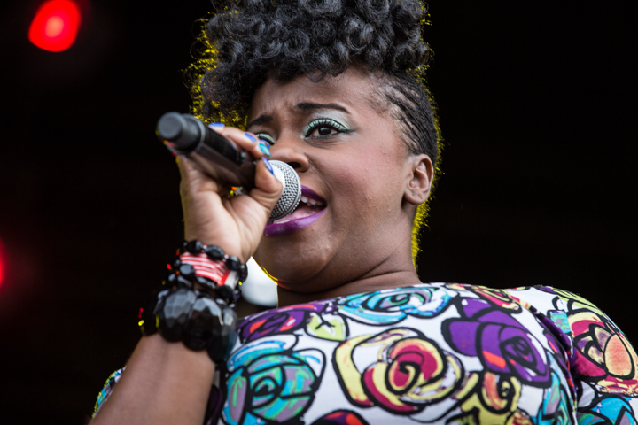 Etana @ Reggae Geel, picture 6, photographed by Stef Dierckx - FrontView Magazine