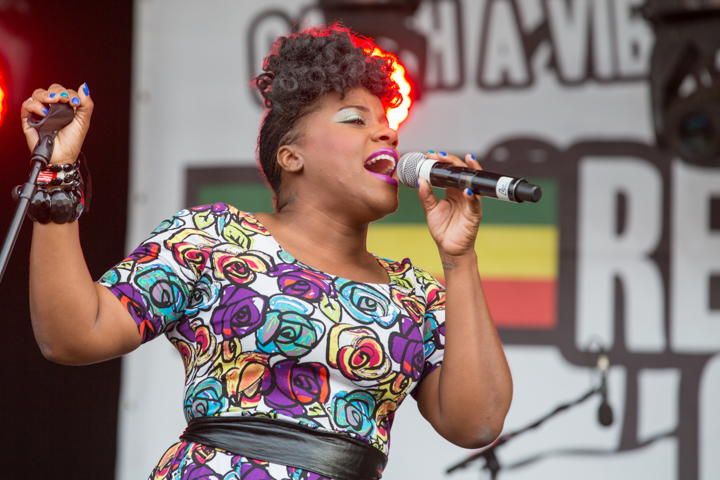 Etana @ Reggae Geel, picture 9, photographed by Stef Dierckx - FrontView Magazine