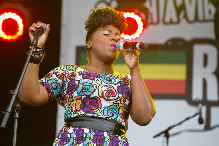 Etana @ Reggae Geel, picture 10, photographed by Stef Dierckx - FrontView Magazine