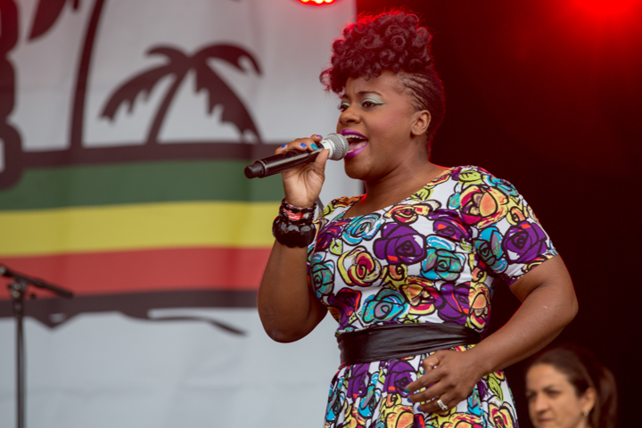 Etana @ Reggae Geel, picture 20, photographed by Stef Dierckx - FrontView Magazine