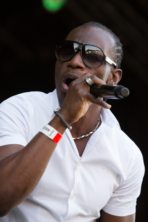 Lukie D @ Reggae Geel, picture 4, photographed by Stef Dierckx - FrontView Magazine