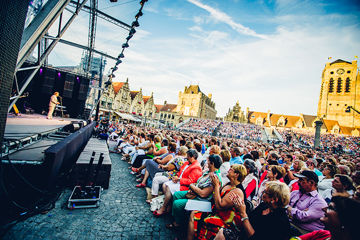 Tura 75 @ Grote Markt Veurne, foto 4, foto's door Elke Briers - FrontView Magazine