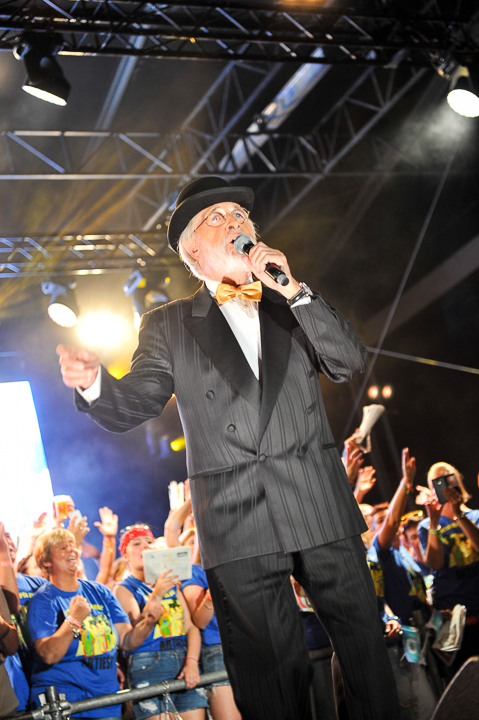 Vader Abraham @ Antwerpen Zingt 2015, picture 4, photographed by James Van Roosbroeck - FrontView Magazine