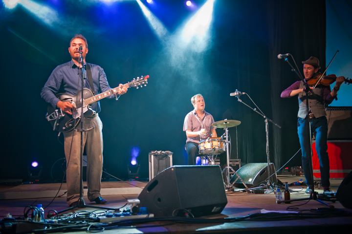 Gordie MacKeeman and His Rythm Boys @ dranouter 2015, picture 2, photographed by Devid Camerlynck - FrontView Magazine