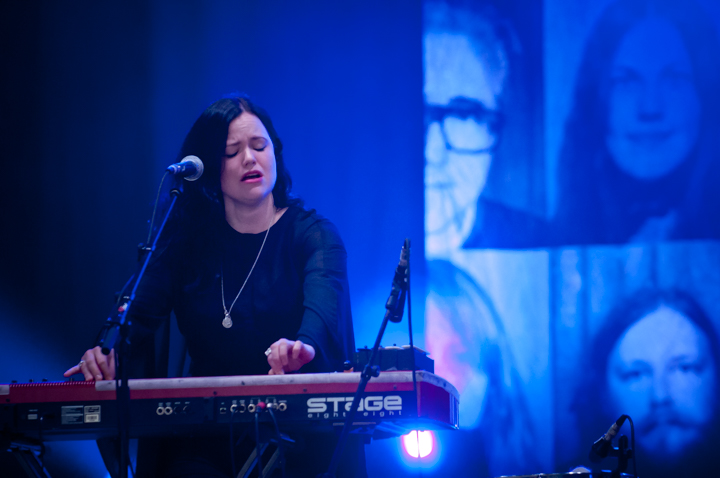 The Magic Numbers @ dranouter 2015, picture 21, photographed by Devid Camerlynck - FrontView Magazine
