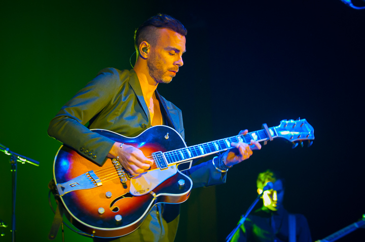 Asaf Avidan @ dranouter2015, foto 10, foto's door Devid Camerlynck - FrontView Magazine