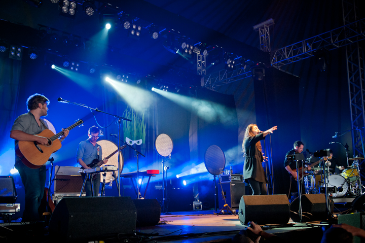 Intergalactic Lovers @ dranouter 2015, picture 6, photographed by Devid Camerlynck - FrontView Magazine