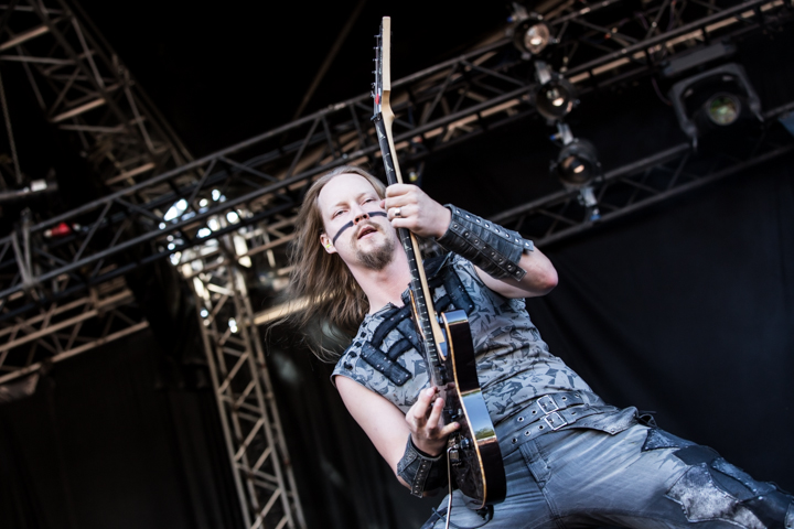Ensiferum @ Into The Grave 2015, foto 20, foto's door Dorien Goetschalckx - FrontView Magazine