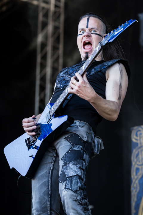 Ensiferum @ Into The Grave 2015, foto 21, foto's door Dorien Goetschalckx - FrontView Magazine