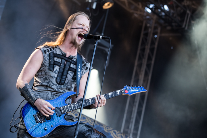 Ensiferum @ Into The Grave 2015, foto 22, foto's door Dorien Goetschalckx - FrontView Magazine