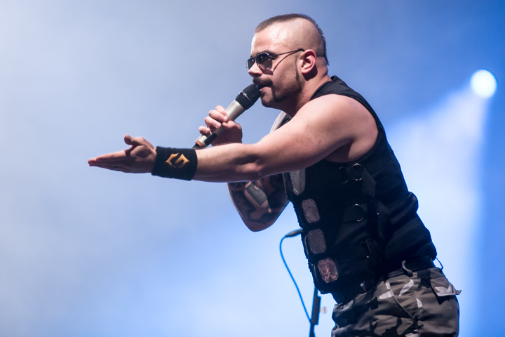 Sabaton @ Into The Grave 2015, picture 5, photographed by Dorien Goetschalckx - FrontView Magazine