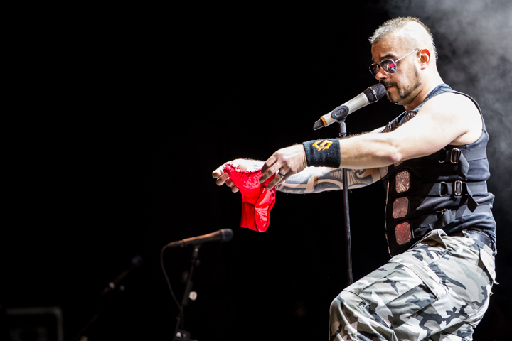 Sabaton @ Into The Grave 2015, picture 10, photographed by Dorien Goetschalckx - FrontView Magazine