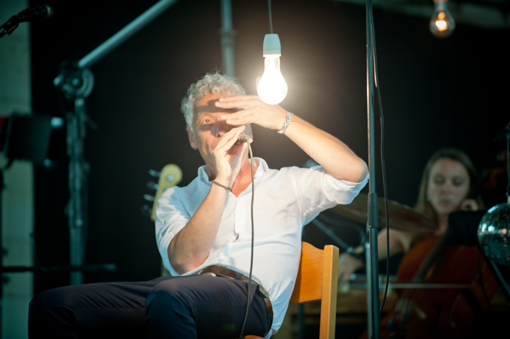 Spinvis Solo @ dranouter 2015, picture 19, photographed by Devid Camerlynck - FrontView Magazine