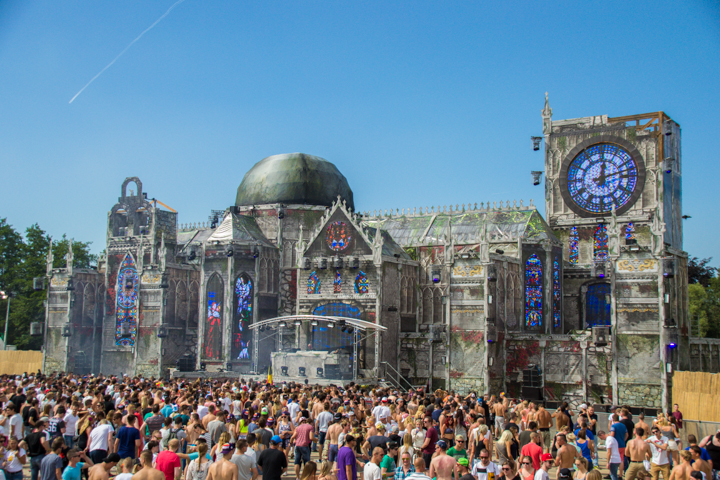 The Qontinent 2015 - Deel I @ Puyenbroeck Wachtebeke, picture 1, photographed by Tom Van Tongerloo - FrontView Magazine