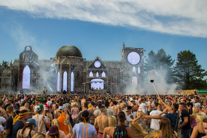 The Qontinent 2015 - Deel I @ Puyenbroeck Wachtebeke, picture 16, photographed by Tom Van Tongerloo - FrontView Magazine
