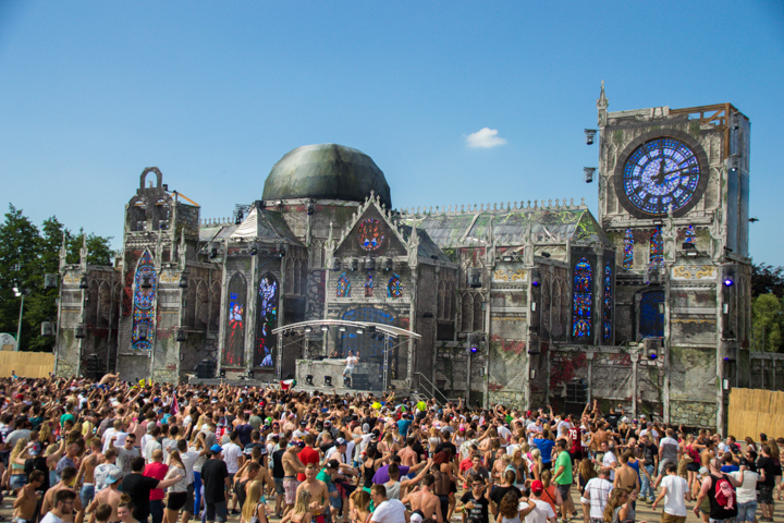 The Qontinent 2015 - Deel II @ Puyenbroeck Wachtebeke, picture 33, photographed by Tom Van Tongerloo - FrontView Magazine
