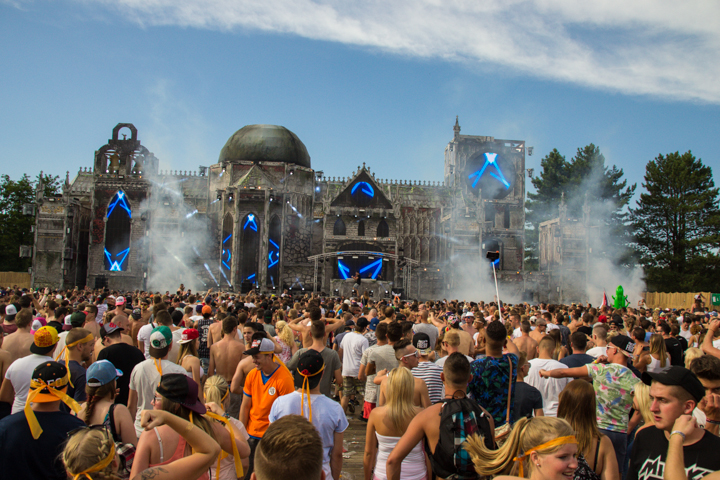 The Qontinent 2015 - Deel II @ Puyenbroeck Wachtebeke, picture 58, photographed by Tom Van Tongerloo - FrontView Magazine