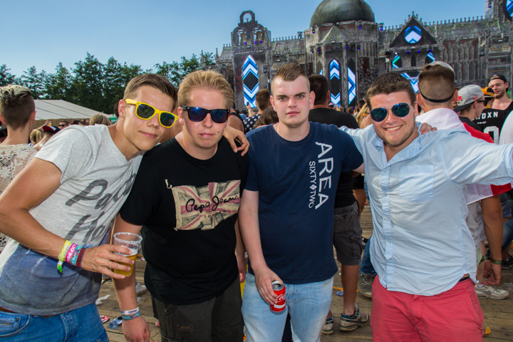The Qontinent 2015 - Deel II @ Puyenbroeck Wachtebeke, picture 63, photographed by Tom Van Tongerloo - FrontView Magazine