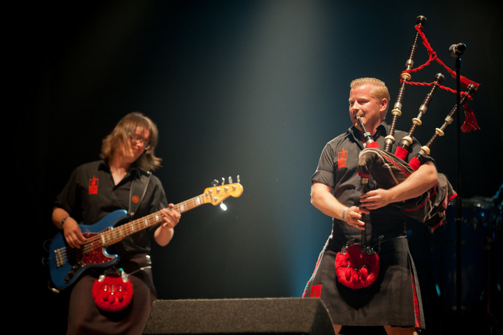 The Red Hot Chilli Pipers @ dranouter2015, picture 1, photographed by Devid Camerlynck - FrontView Magazine