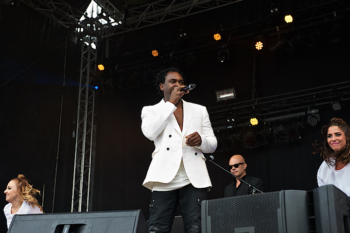 Dr Alban @ Nostalgie Beach Festival, picture 1, photographed by James Van Roosbroeck - FrontView Magazine