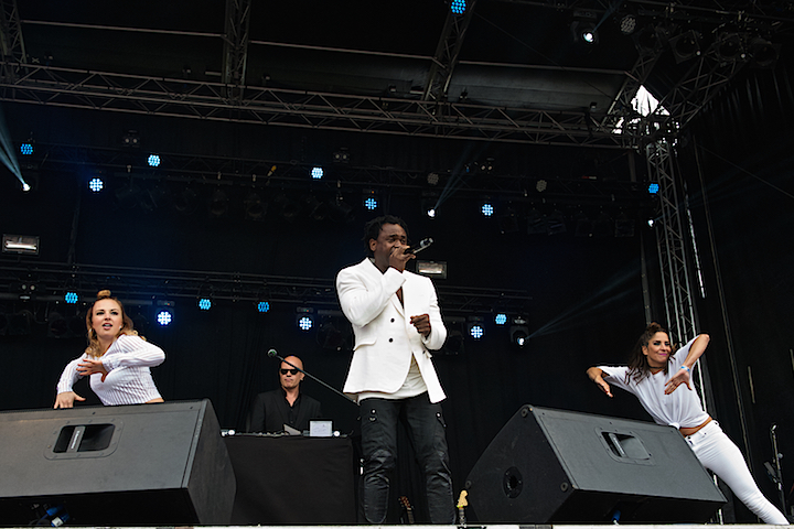 Dr Alban @ Nostalgie Beach Festival, picture 2, photographed by James Van Roosbroeck - FrontView Magazine