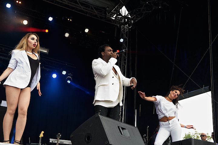 Dr Alban @ Nostalgie Beach Festival, picture 3, photographed by James Van Roosbroeck - FrontView Magazine
