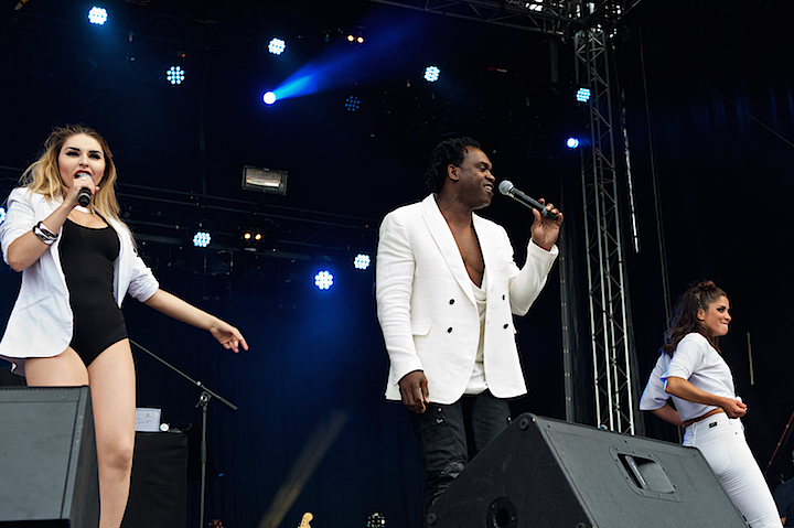 Dr Alban @ Nostalgie Beach Festival, picture 4, photographed by James Van Roosbroeck - FrontView Magazine