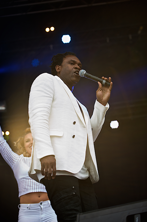 Dr Alban @ Nostalgie Beach Festival, picture 13, photographed by James Van Roosbroeck - FrontView Magazine