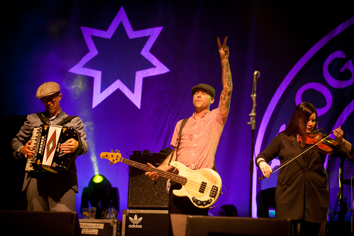 Flogging Molly @ dranouter 2015, picture 16, photographed by Devid Camerlynck - FrontView Magazine