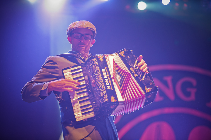 Flogging Molly @ dranouter 2015, picture 37, photographed by Devid Camerlynck - FrontView Magazine