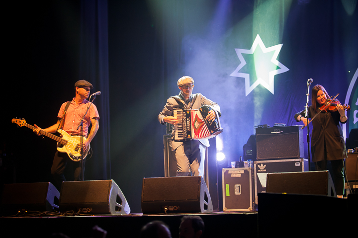 Flogging Molly @ dranouter 2015, picture 41, photographed by Devid Camerlynck - FrontView Magazine
