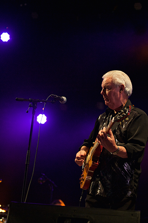 Hot Chocolate @ Nostalgie Beach Festival, picture 1, photographed by James Van Roosbroeck - FrontView Magazine