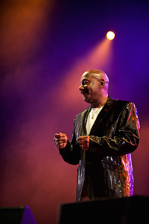 Hot Chocolate @ Nostalgie Beach Festival, picture 2, photographed by James Van Roosbroeck - FrontView Magazine