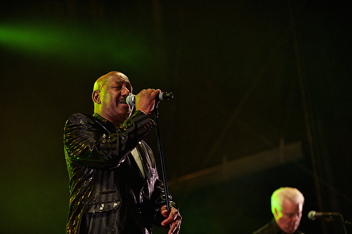 Hot Chocolate @ Nostalgie Beach Festival, picture 18, photographed by James Van Roosbroeck - FrontView Magazine