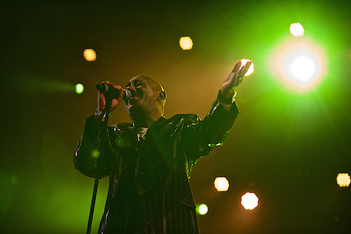 Hot Chocolate @ Nostalgie Beach Festival, picture 19, photographed by James Van Roosbroeck - FrontView Magazine