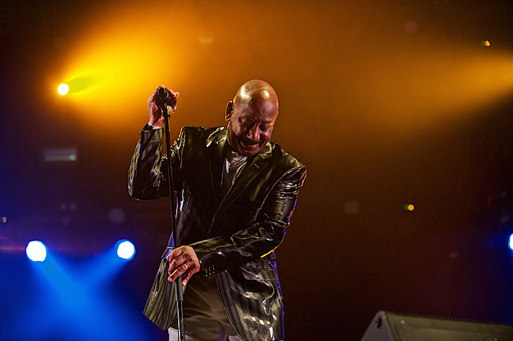 Hot Chocolate @ Nostalgie Beach Festival, picture 27, photographed by James Van Roosbroeck - FrontView Magazine